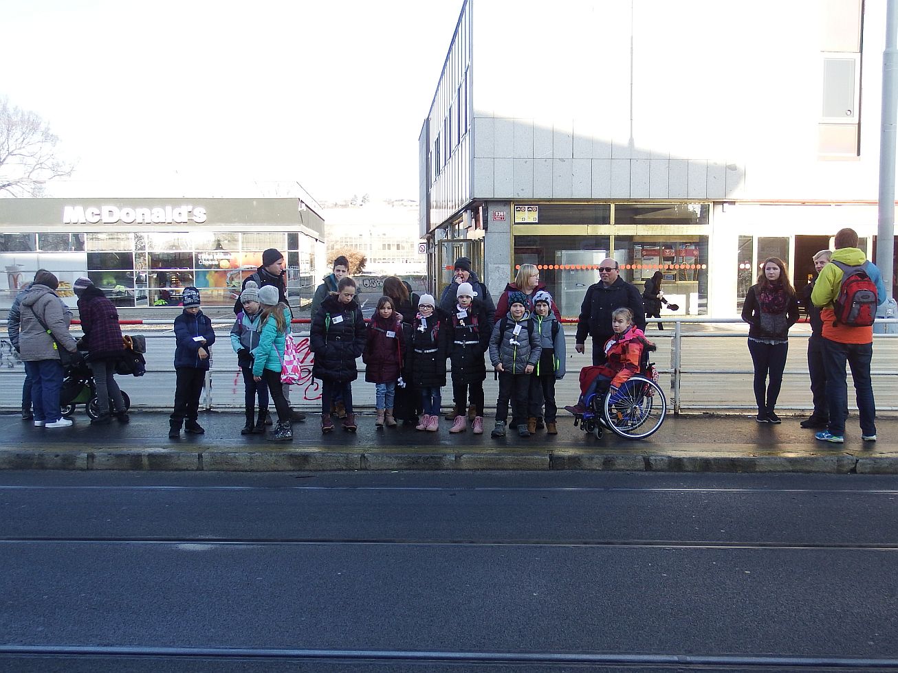 6. Čekání na tramvaj
