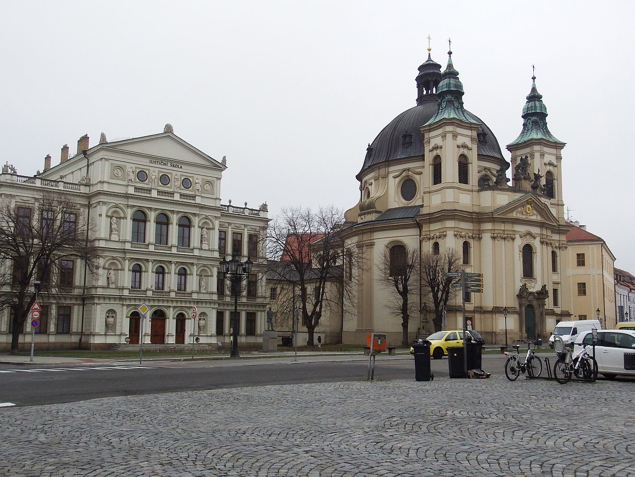 11. Náměstí s justiční školou
