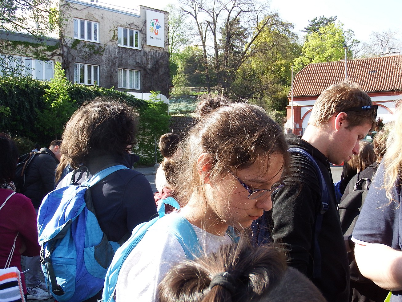 44. Čekání na autobus
