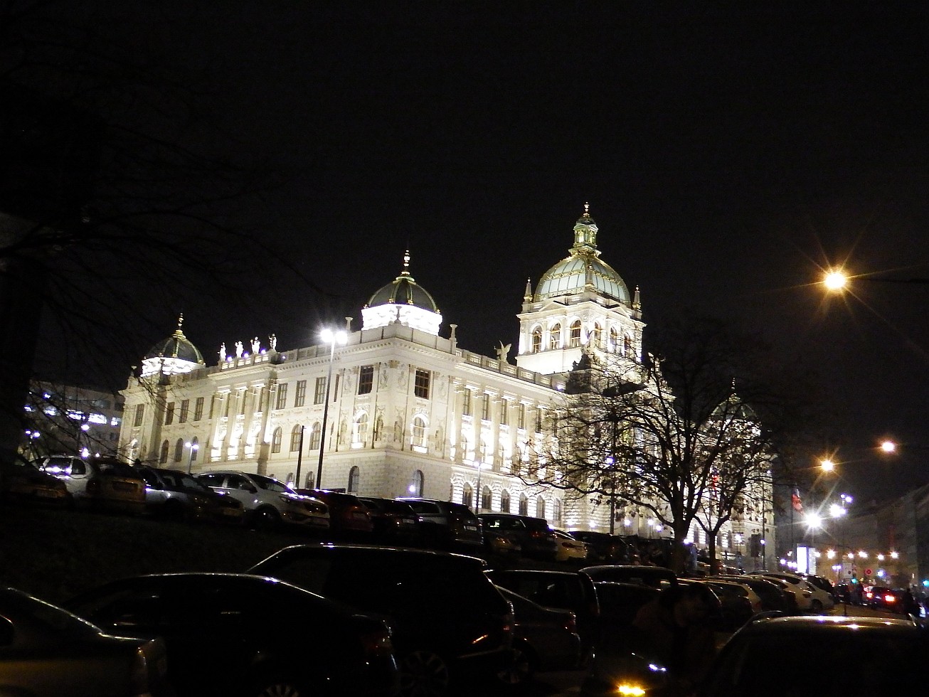 24. Národní muzeum na horním konci Václavského náměstí
