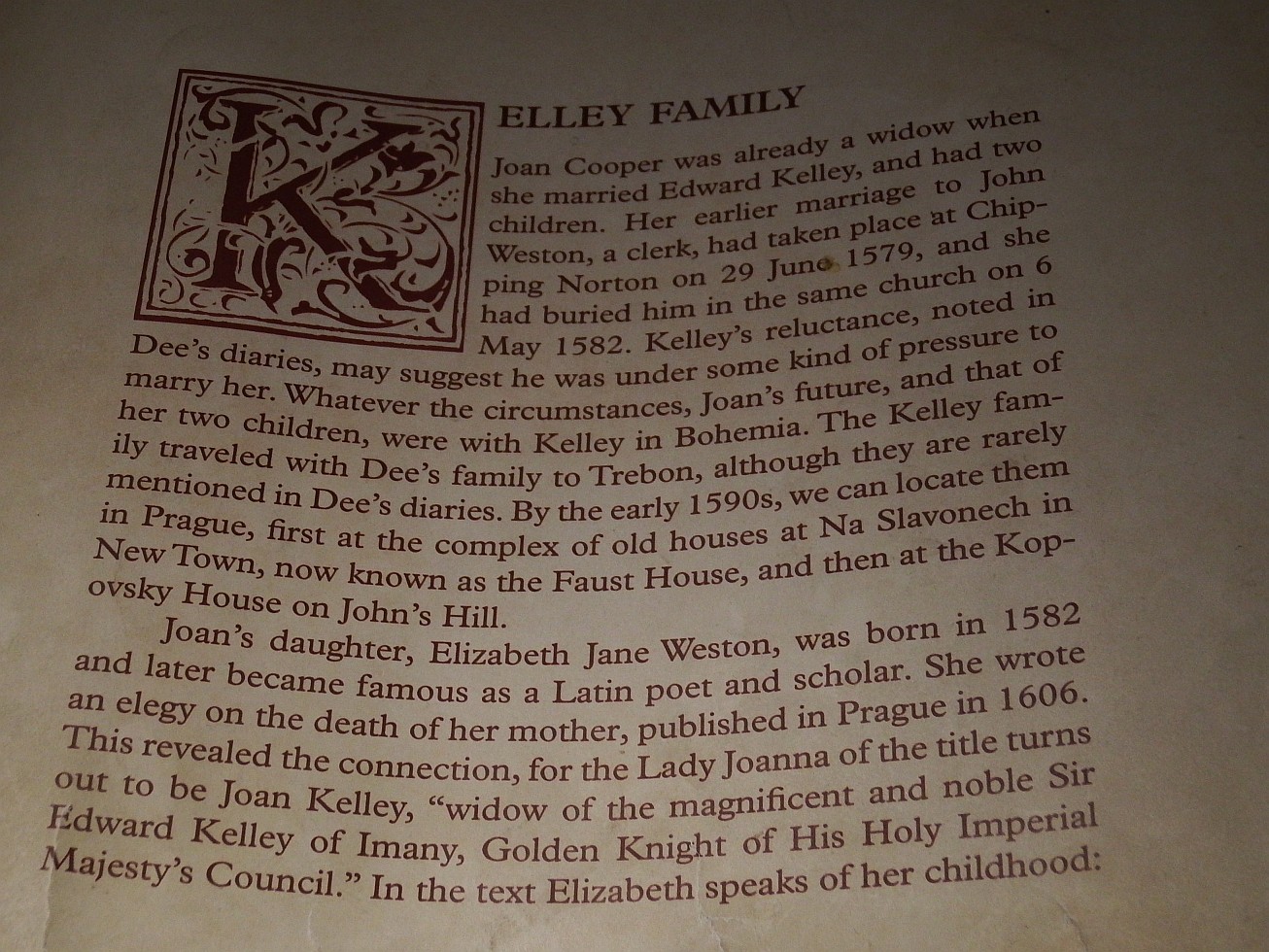 23. Kniha s textem o rodině alchymisty Edwarda Kelleyho.
