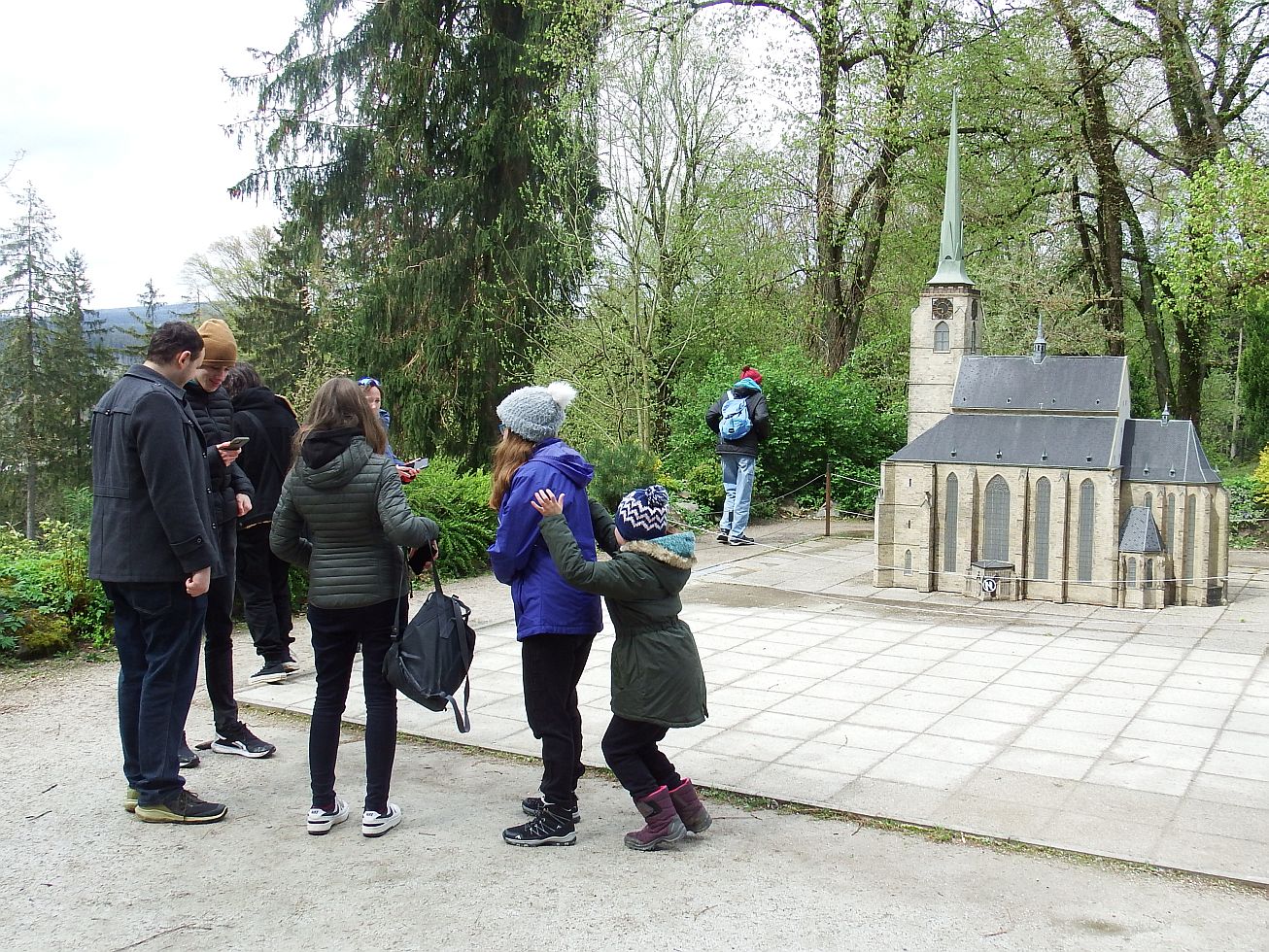 34. Účastníci  srazu u katedrály sv. Bartoloměje v Plzni
