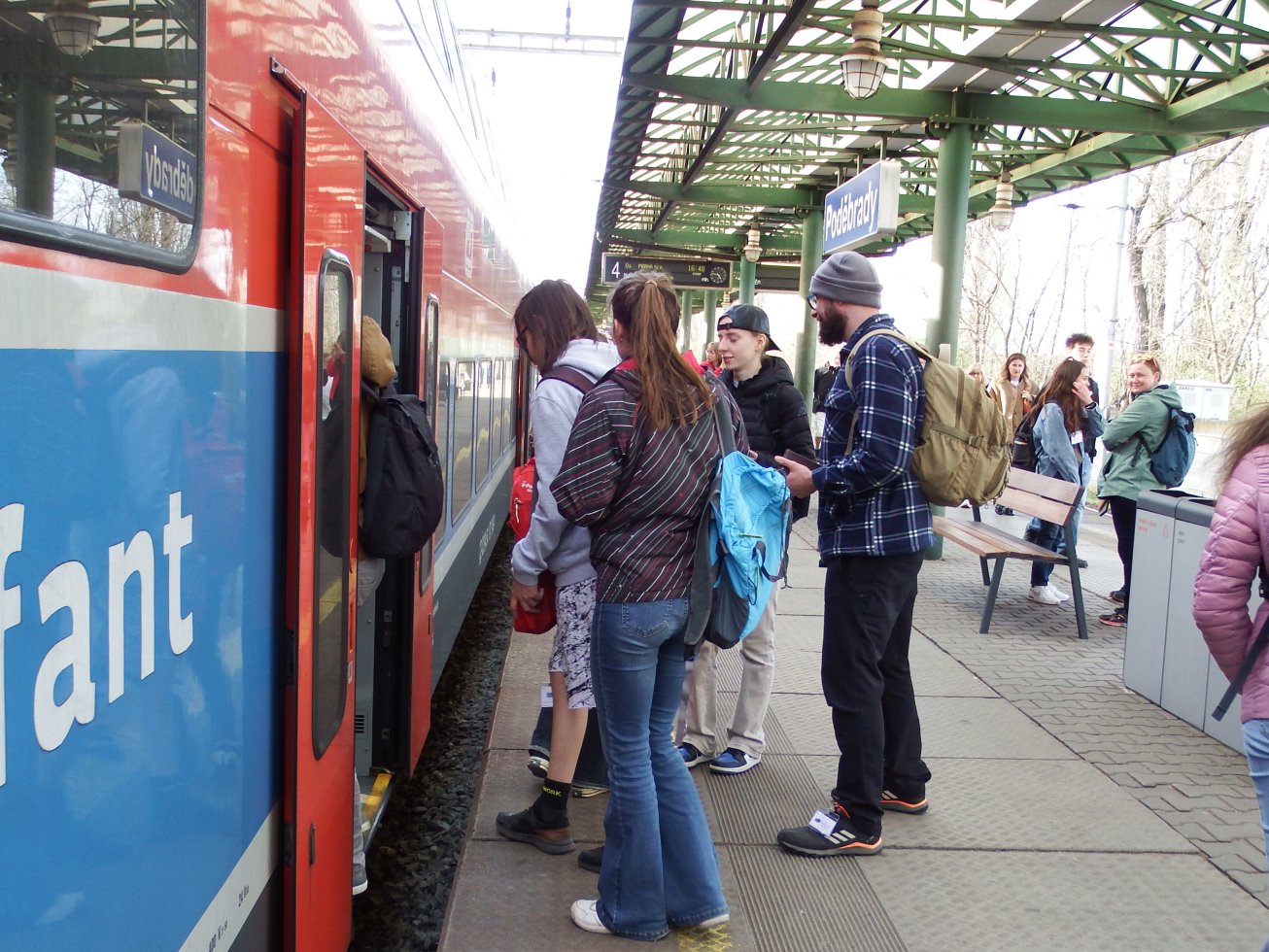 35. Odjezd části účastníků
