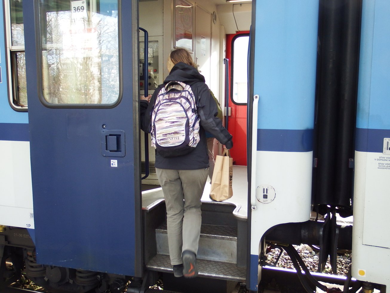 37. Nástup do vlaku
