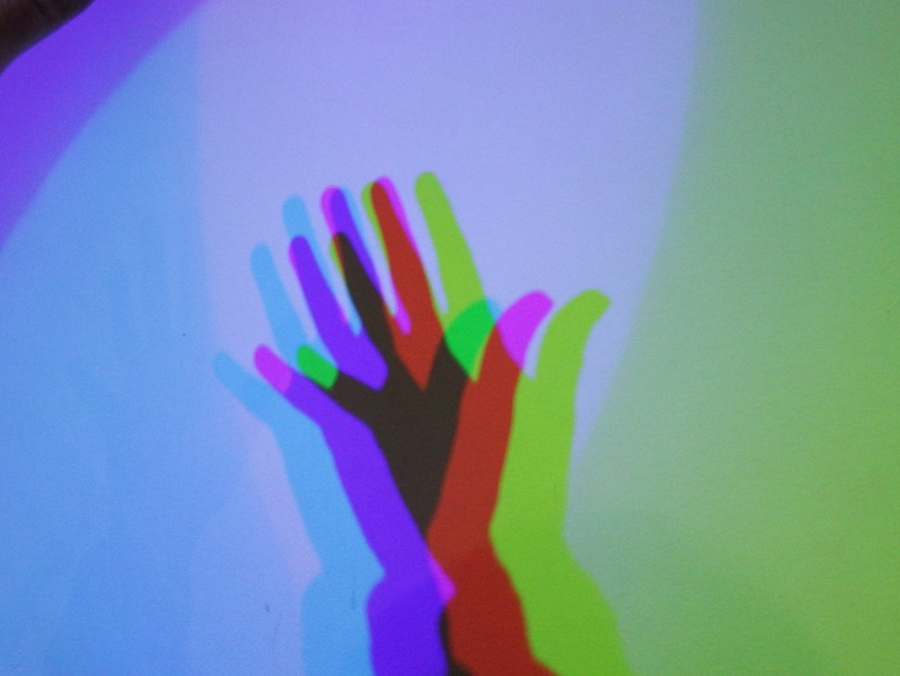 9. Stín v různých barvách.
