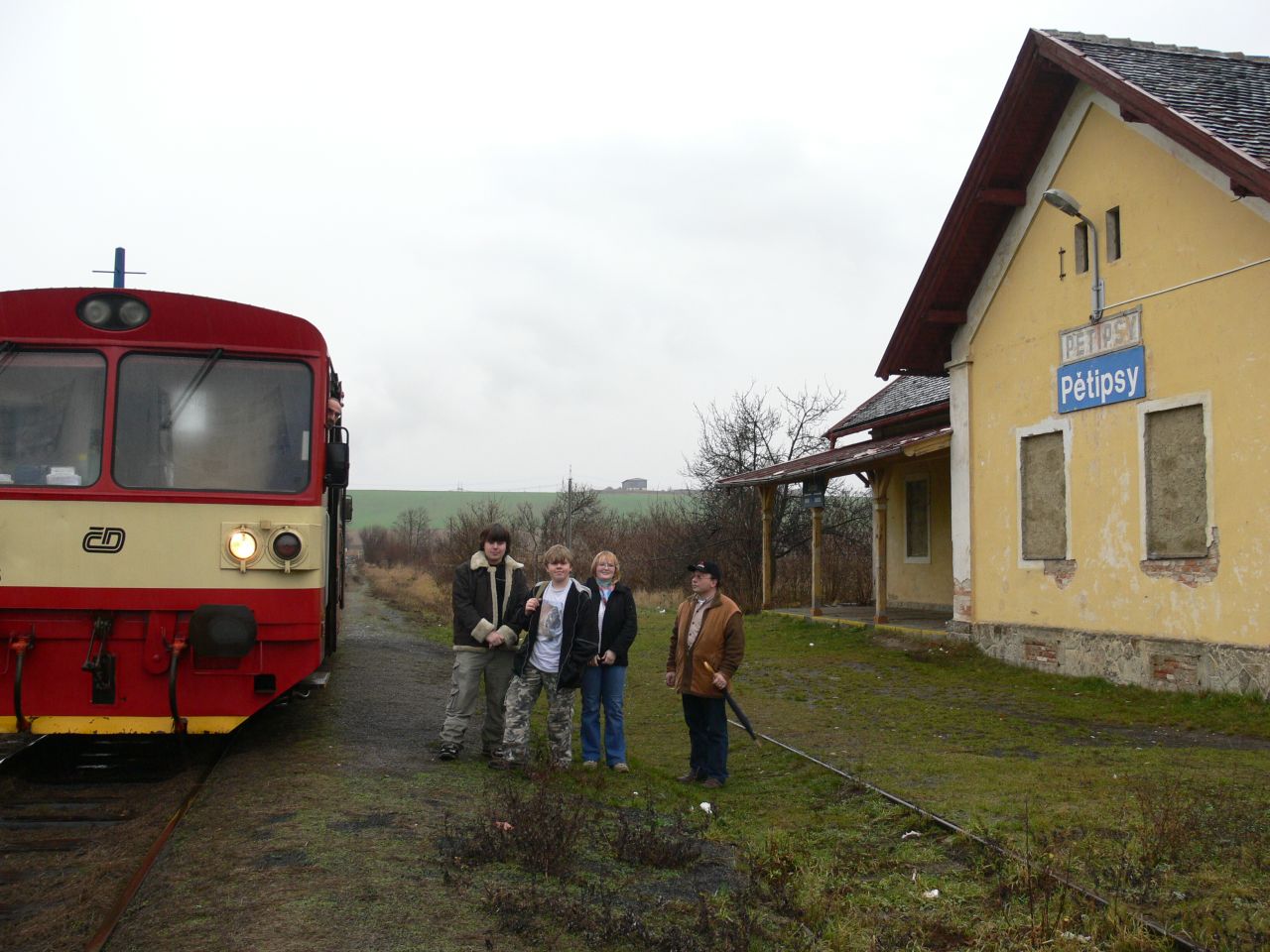 V Pětipsech na nádraží
