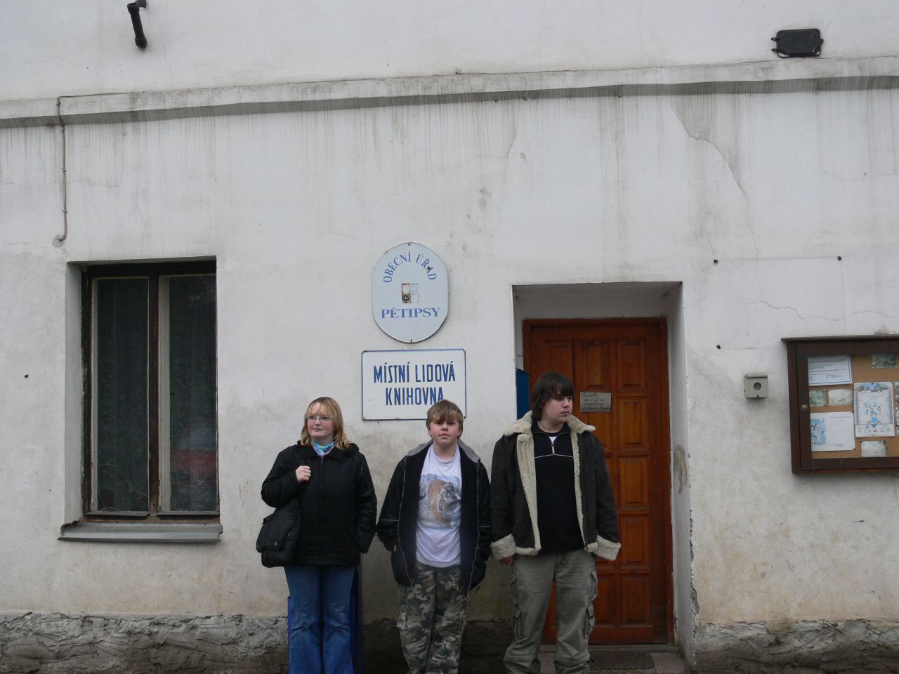 Foto u Obecního úřadu