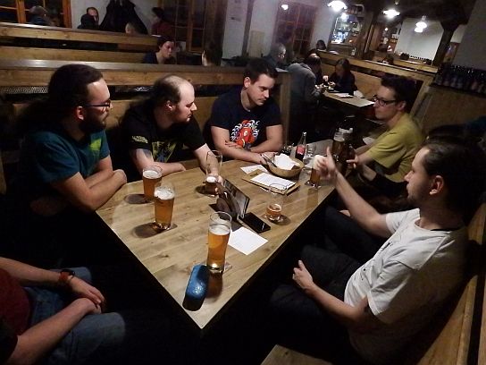 1. Účastníci srazu v 19:02 hodin
