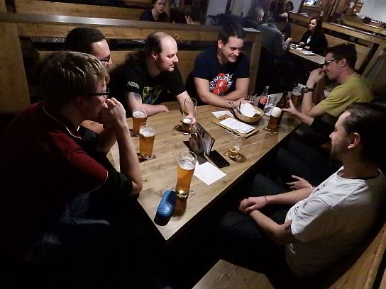 2. Účastníci srazu v 19:03 hodin
